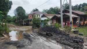 Jalan Rusak Akibat Aktivitas Tambang Ilegal di Balangan