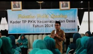 Sekwan Thamrin Latih Kader TP PKK Balangan Public Speaking